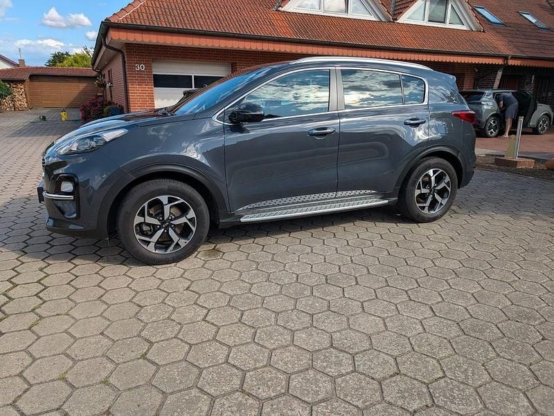 Grau Gebraucht 2020 Kia Sportage DREAM-TEAM Edition SUV | 18.500 € (Fairer Preis) - Bild 1/4