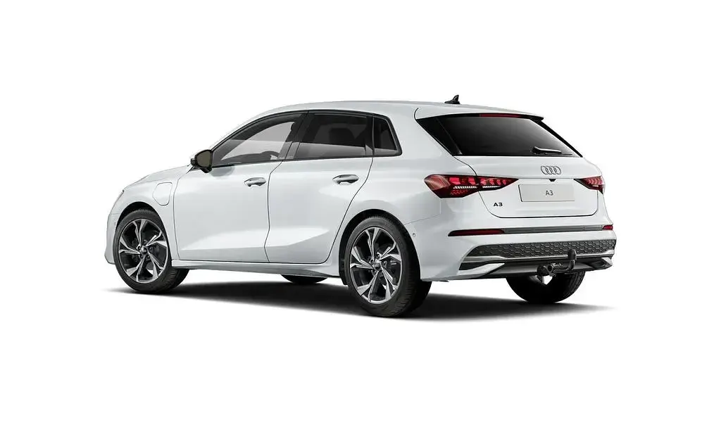 Gebraucht Audi A3 Sport 150 PS (110 kW) 2025 Weiß Limousine