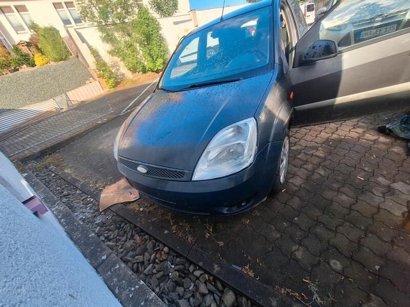 Grau Gebraucht 2006 Ford Fiesta Kleinwagen | 1.000 € - Bild 1/4