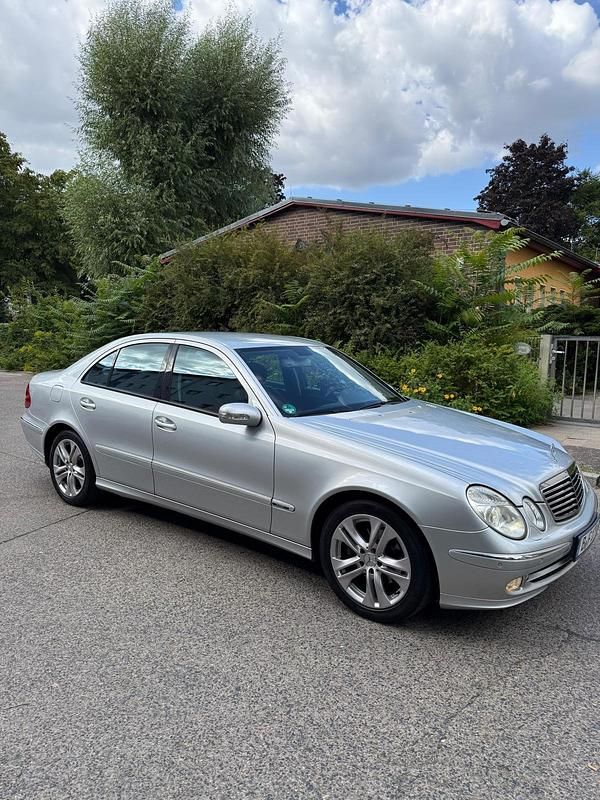 Grau Gebraucht 2005 Mercedes 320 Avantgarde Limousine | 4.500 € (Superpreis) - Bild 1/4
