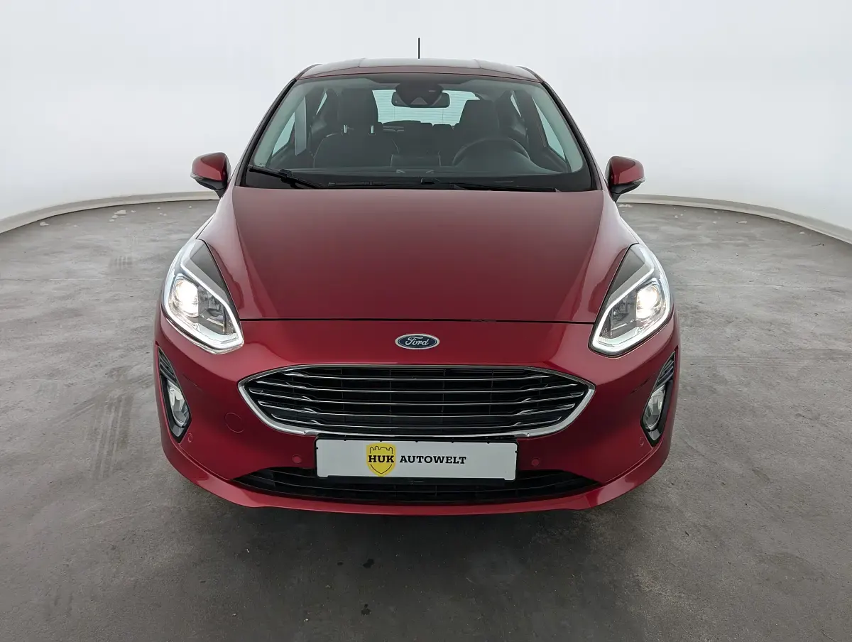 Gebraucht Ford Fiesta Titanium 125 PS (91 kW) 2017 Rubyrot (metallic) Kleinwagen