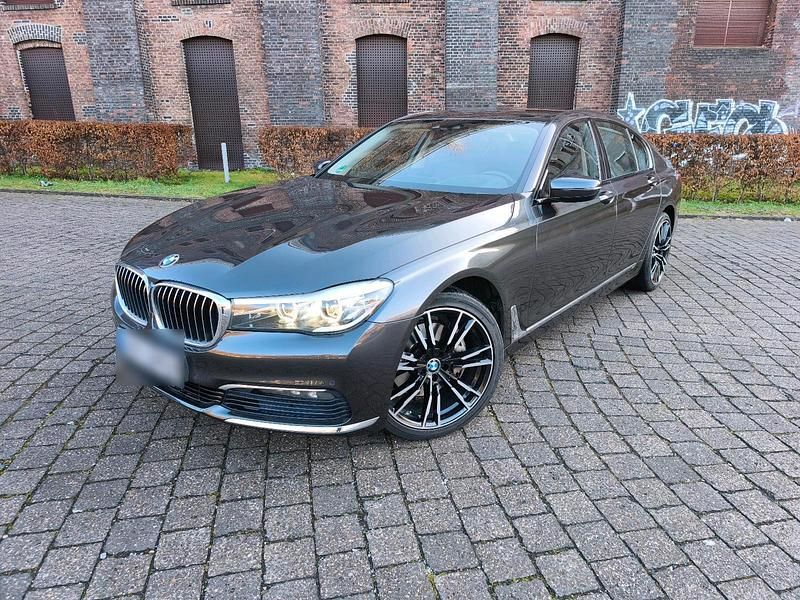 Gebraucht BMW 730 Shadowline 265 PS (194 kW) 2016 Grau Limousine