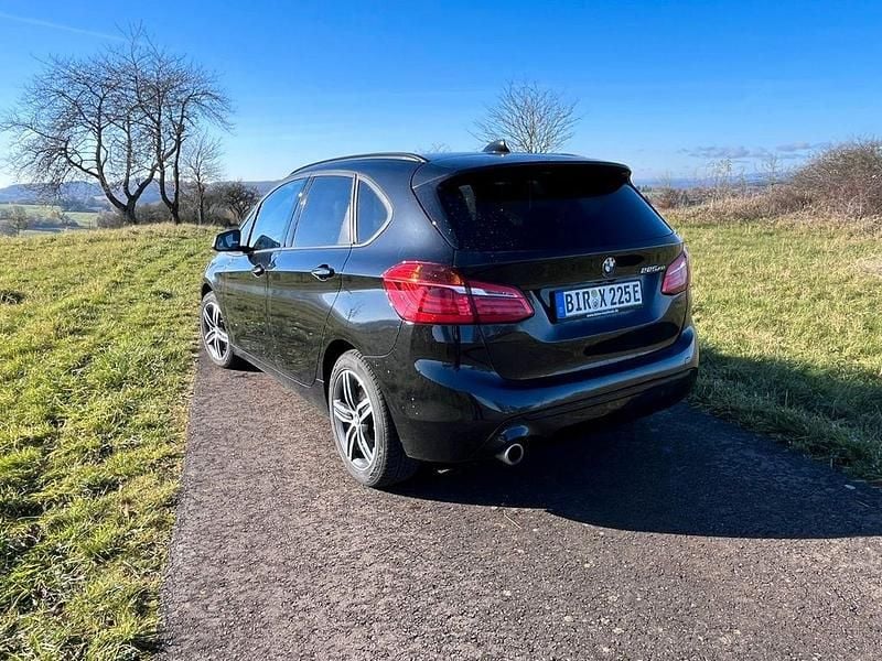 Gebraucht BMW 225 Active Tourer iPerformance 224 PS (164 kW) 2020 Schwarz Van / Kleinbus