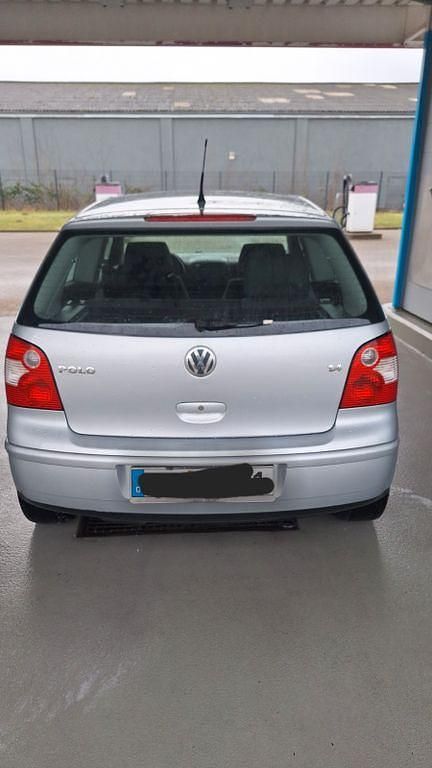 Gebraucht VW Polo Basis 75 PS (55 kW) 2003 Silber Kleinwagen