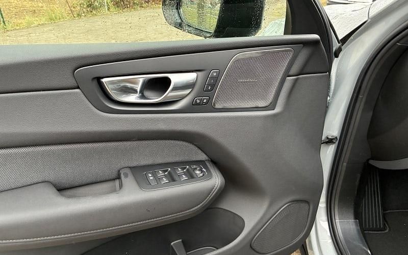 Neu Volvo XC60 Plus 250 PS (183 kW) 2025 Grau SUV