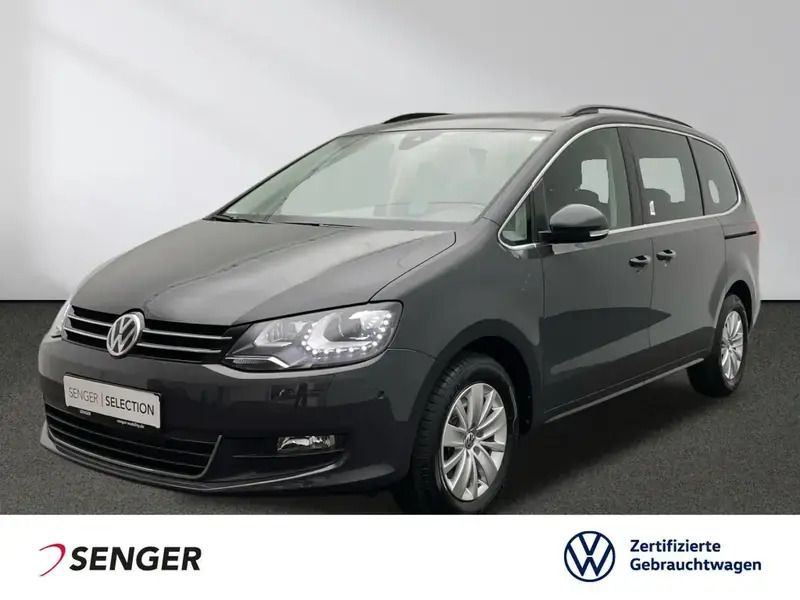 Grau Gebraucht 2022 VW Sharan Comfortline Van / Kleinbus | 34.880 € (Fairer Preis) - Bild 1/1