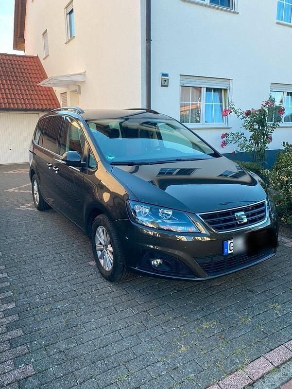 Braun Gebraucht 2019 Seat Alhambra XCELLENCE Van / Kleinbus | 25.600 € (Fairer Preis) - Bild 1/4