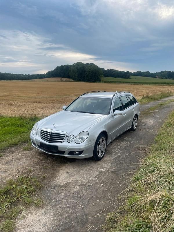 Silber Gebraucht 2008 Mercedes E200 Kombi | 6.890 € (Etwas zu teuer) - Bild 1/4