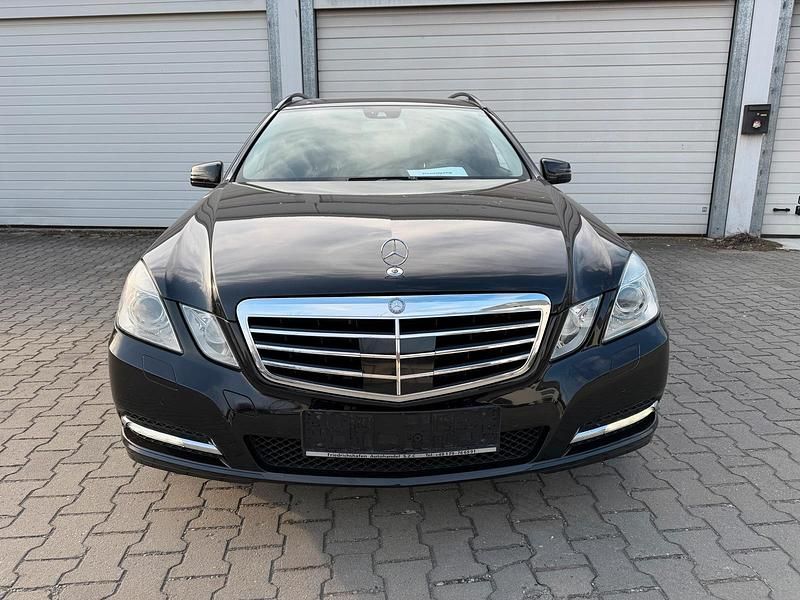 Gebraucht Mercedes E220 170 PS (125 kW) 2010 Schwarz Kombi