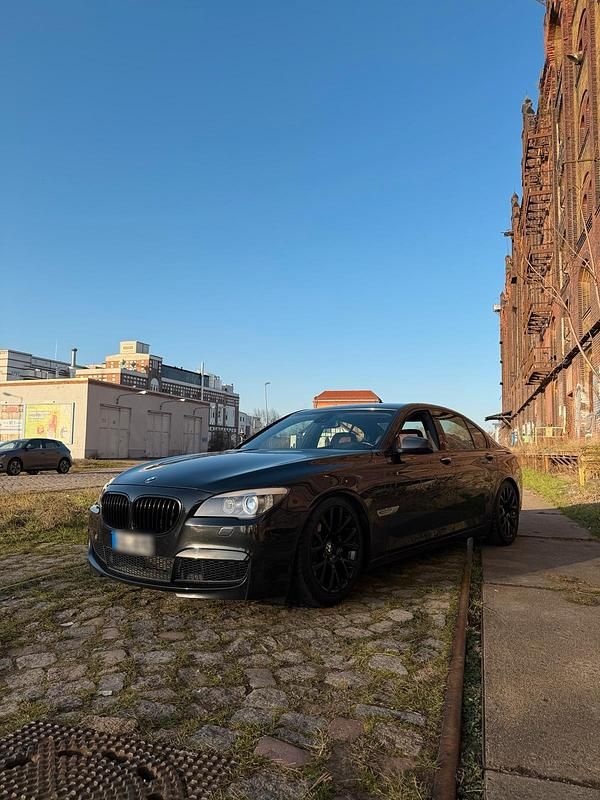 Gebraucht BMW 740 M Sport 306 PS (225 kW) 2011 Grau Limousine