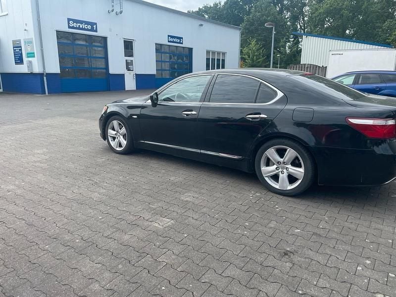 Schwarz Gebraucht 2007 Lexus LS460 Limousine | 6.990 € - Bild 1/4