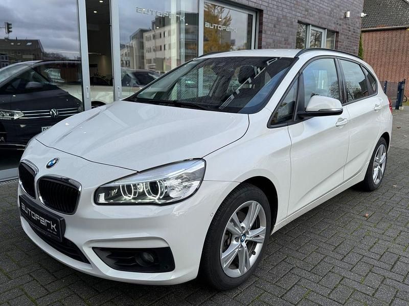 Weiß Gebraucht 2016 BMW 218 Active Tourer Advantage Van / Kleinbus | 11.590 € (Fairer Preis) - Bild 1/4