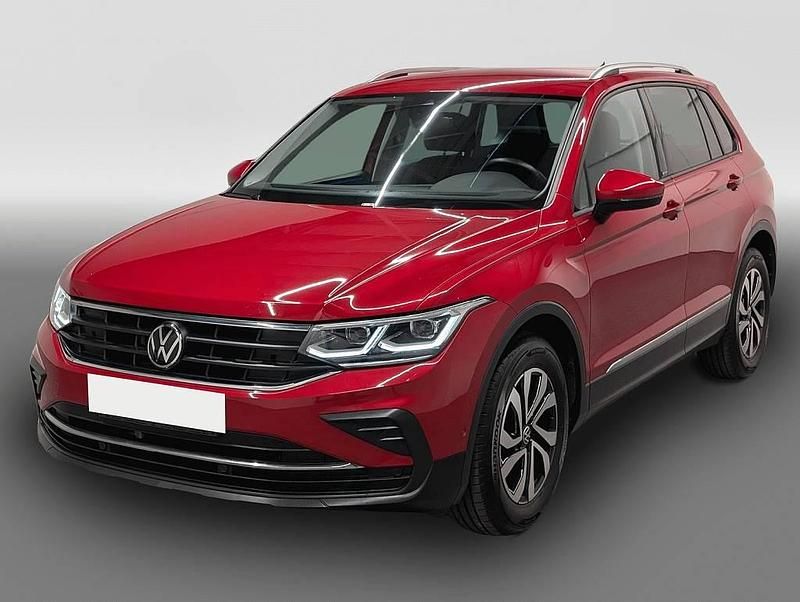 Gebraucht VW Tiguan Active 150 PS (110 kW) 2022 Rot SUV