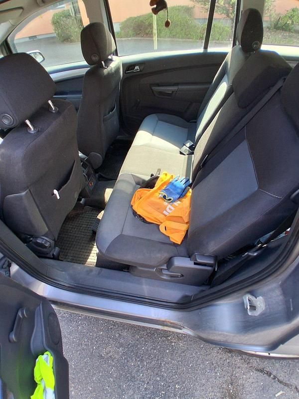 Gebraucht Opel Zafira 105 PS (77 kW) 2005 Silber Van / Kleinbus