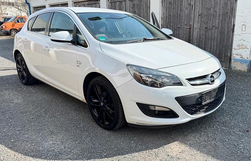 Gebraucht Opel Astra 140 PS (102 kW) 2014 Weiß Limousine