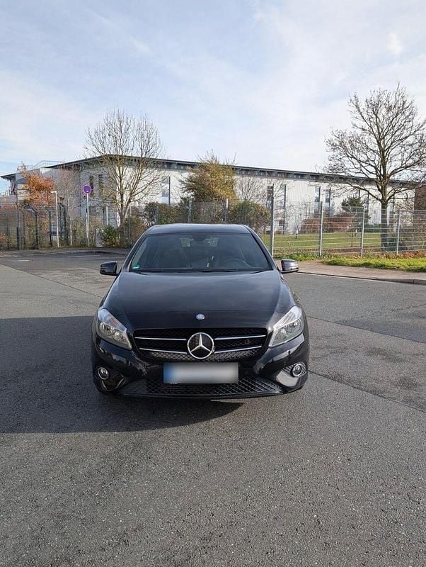 Gebraucht Mercedes A180 122 PS (89 kW) 2014 Schwarz Limousine
