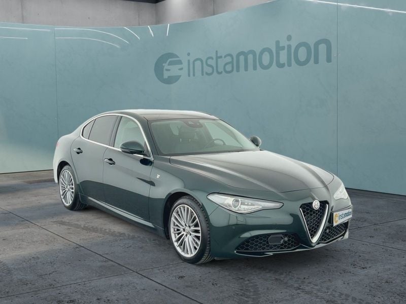 Grün Gebraucht 2022 Alfa Romeo Giulia Lusso Limousine | 33.920 € (Guter Preis) - Bild 1/4
