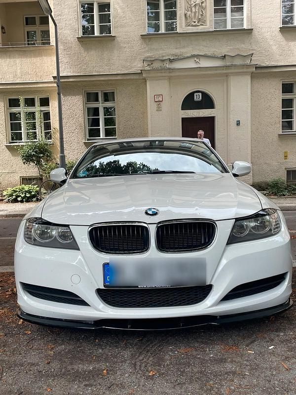 Weiß Gebraucht 2011 BMW 316 Limousine | 6.200 € (Guter Preis) - Bild 1/4