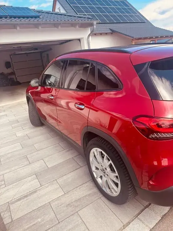 Gebraucht Mercedes EQA350 AMG 214 kW (292 PS) 2023 Rot SUV
