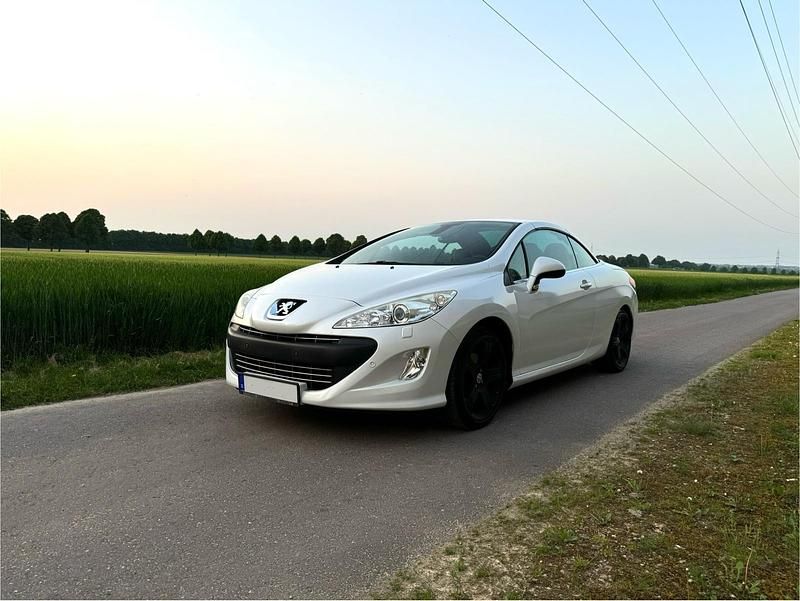 Weiß Gebraucht 2010 Peugeot 308 CC Platinum Cabrio | 5.999 € (Etwas zu teuer) - Bild 1/4