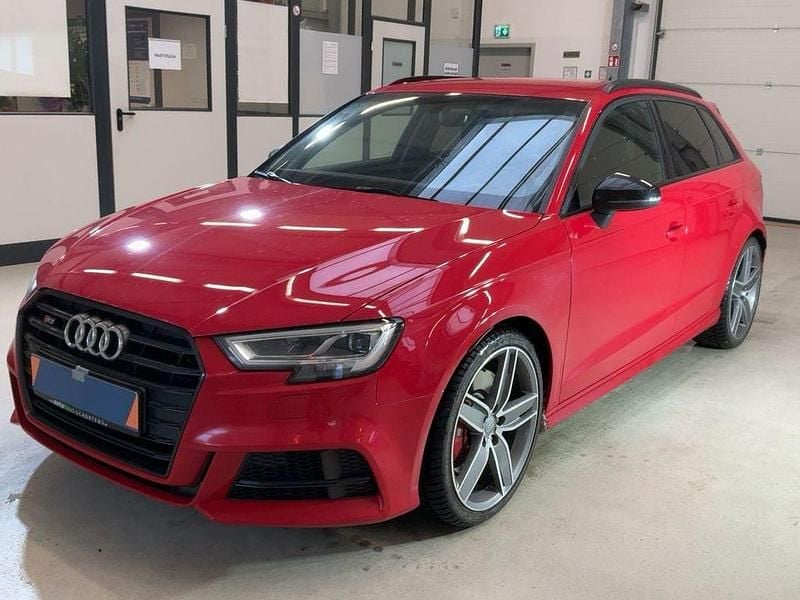 Tangorot (metallic) Gebraucht 2019 Audi S3 Sport Limousine | 32.222 € (Guter Preis) - Bild 1/3