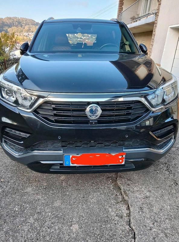 Schwarz Gebraucht 2017 Ssangyong Rexton SUV | 16.950 € (Fairer Preis) - Bild 1/4