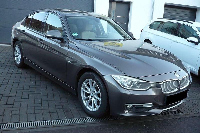 Gebraucht BMW 318 143 PS (105 kW) 2012 Braun Limousine