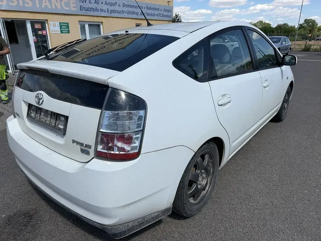 Gebraucht Toyota Prius Basis 77 PS (56 kW) 2005 Weiß Kleinwagen