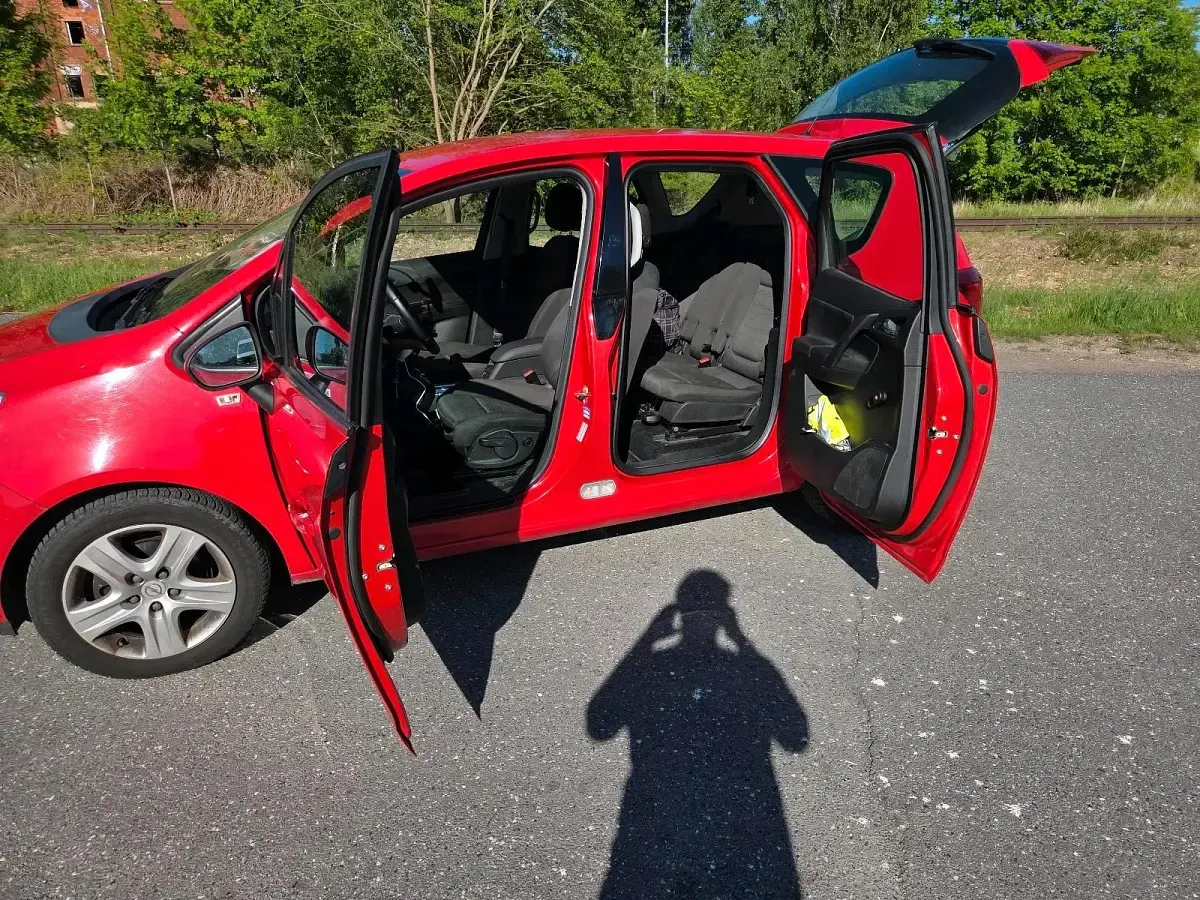 Gebraucht Opel Meriva Eco 124 PS (91 kW) 2011 Rot Van / Kleinbus