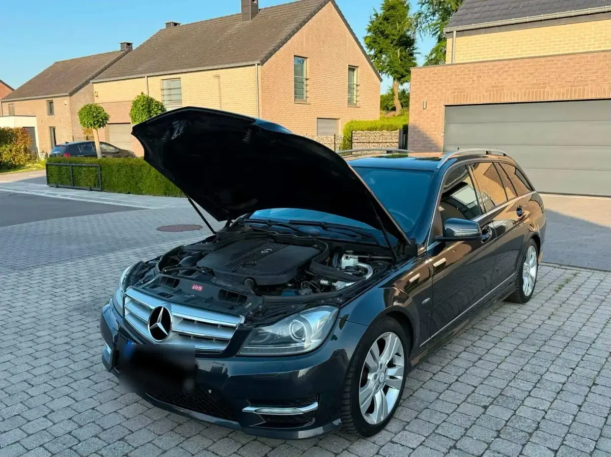 Gebraucht Mercedes C250 Avantgarde 204 PS (150 kW) 2012 Schwarz Kombi