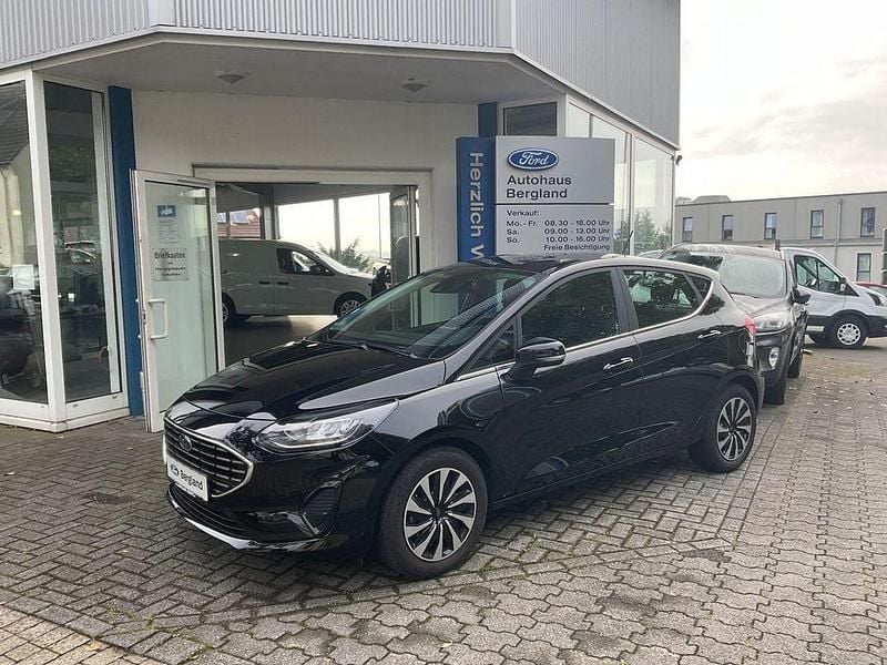 Agateblack metallic schwarz Gebraucht 2023 Ford Fiesta Titanium Kleinwagen | 17.990 € (Superpreis) - Bild 1/4