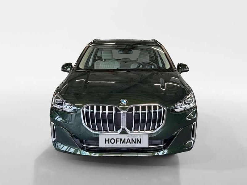 Gebraucht BMW 223 Luxury Line 204 PS (150 kW) 2024 Sanremo green metallic Van / Kleinbus