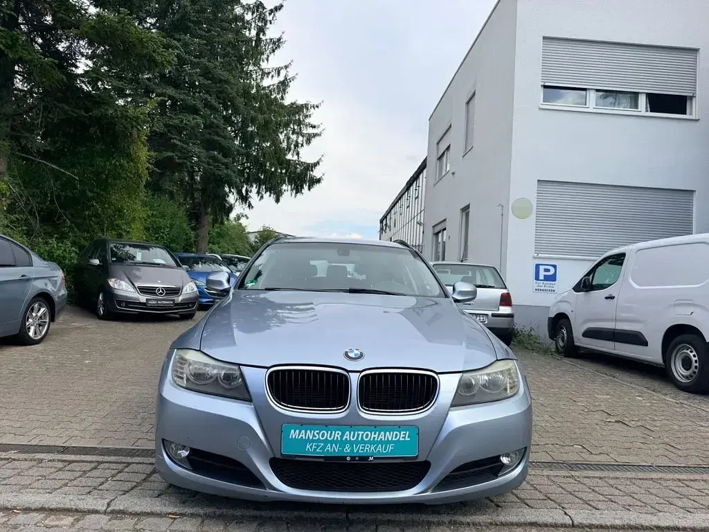 Gebraucht BMW 318 143 PS (105 kW) 2012 Blau Kombi