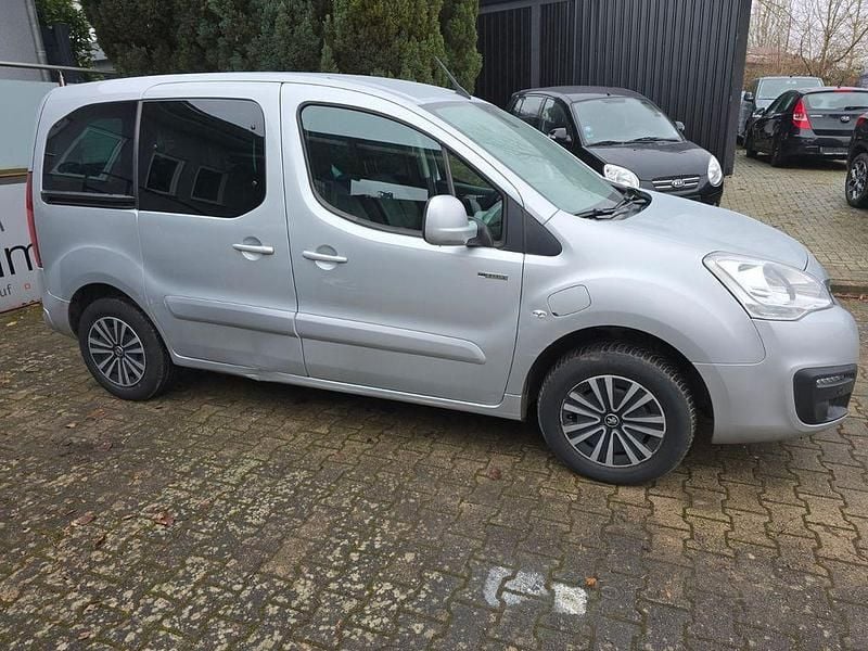 Gebraucht Peugeot Partner 67 PS (49 kW) 2019 Silber Van / Kleinbus