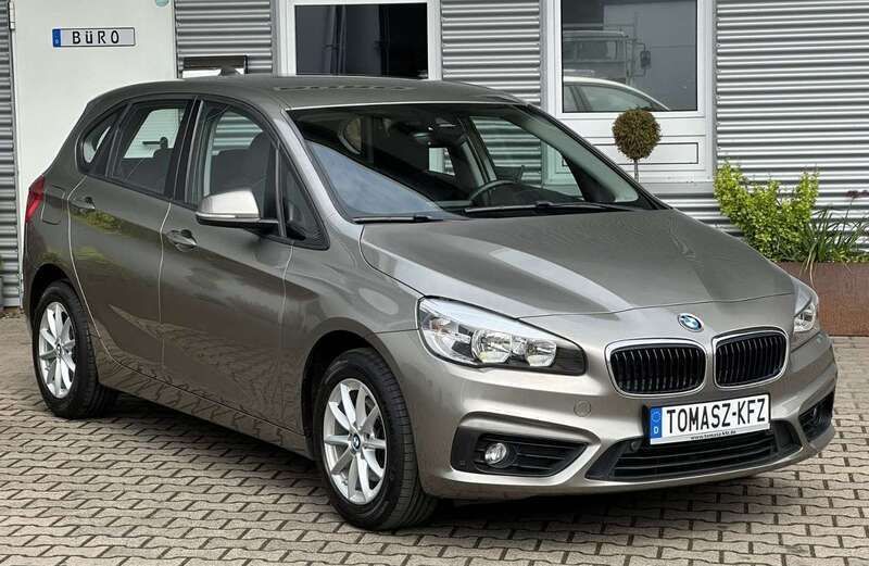 Platinsilber metallic (c08) Gebraucht 2017 BMW 218 Advantage Van / Kleinbus | 13.950 € (Fairer Preis) - Bild 1/4