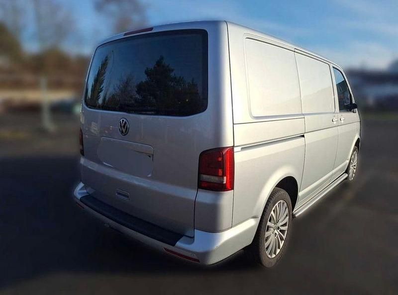 Gebraucht VW Transporter 179 PS (131 kW) 2014 Reflexsilber Van
