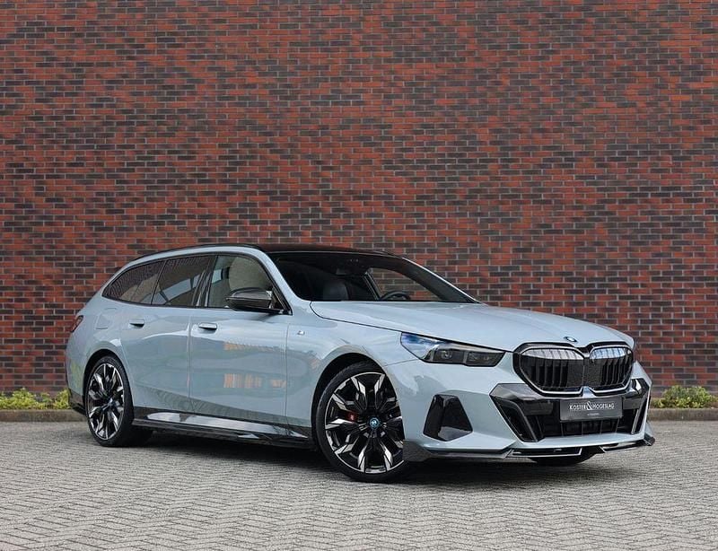 Grau Gebraucht 2025 BMW 530e M Performance Limousine | 84.640 € - Bild 1/4