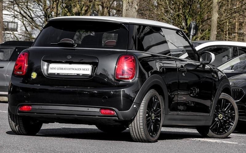 Gebraucht Mini Cooper SE Classic 135 kW (184 PS) 2023 Schwarz Kleinwagen