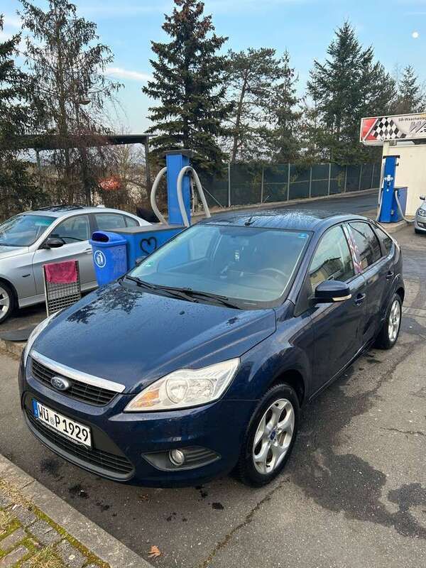 Blau Gebraucht 2011 Ford Focus Titanium Kombi | 2.700 € (Superpreis) - Bild 1/4
