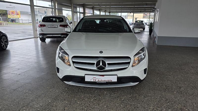 Gebraucht Mercedes GLA200 136 PS (100 kW) 2015 Zirrusweiß SUV