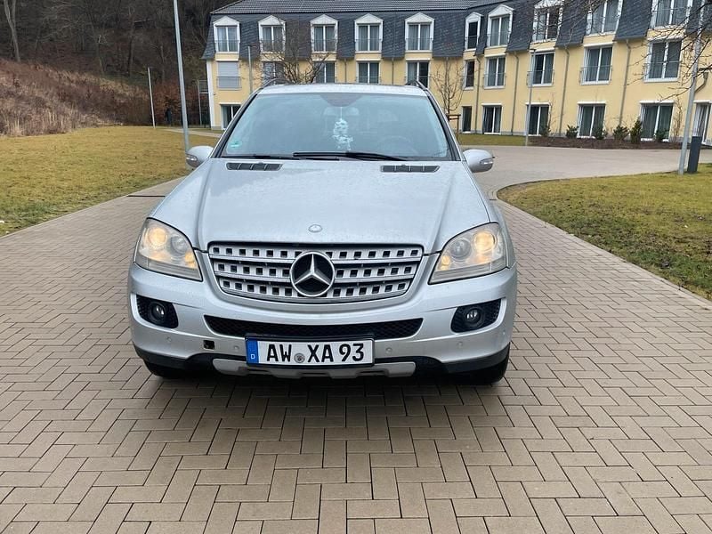 Gebraucht Mercedes ML320 224 PS (164 kW) 2007 Silber SUV