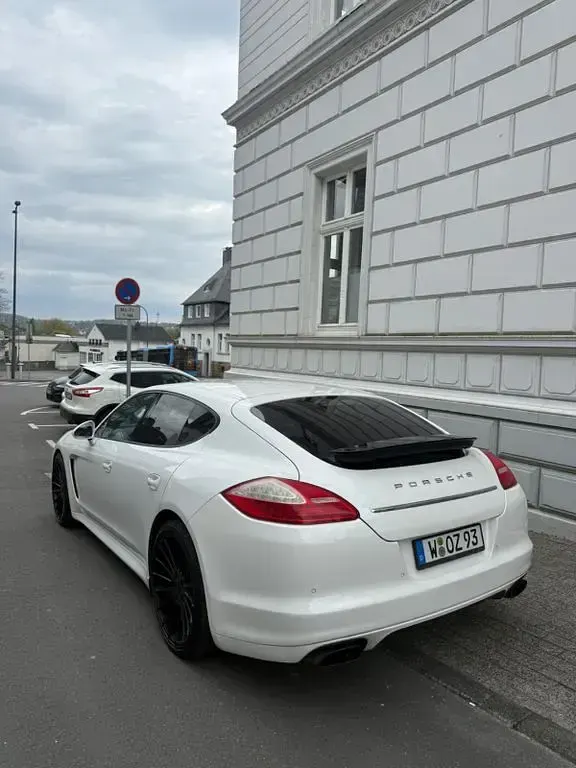 Gebraucht Porsche Panamera 250 PS (183 kW) 2012 Weiß Kleinwagen