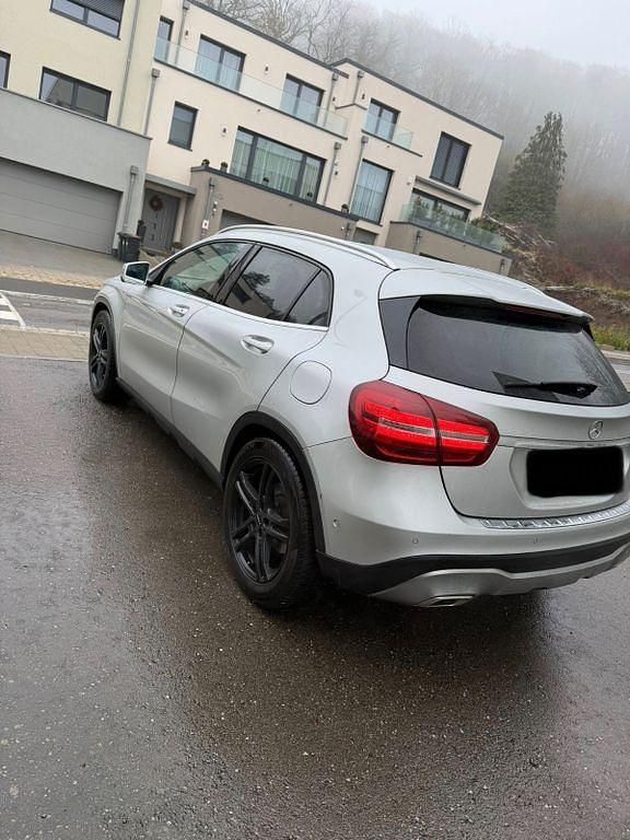 Gebraucht Mercedes GLA200 136 PS (100 kW) 2017 Silber SUV