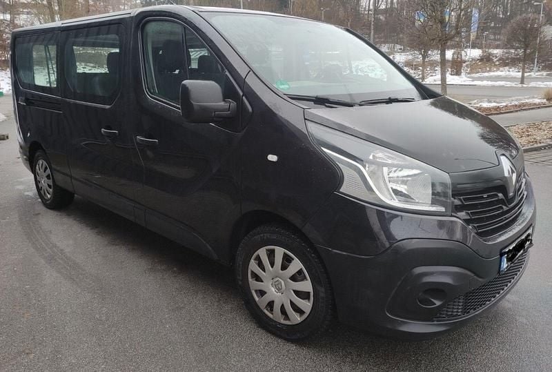 Schwarz Gebraucht 2015 Renault Trafic Van / Kleinbus | 9.550 € (Guter Preis) - Bild 1/4