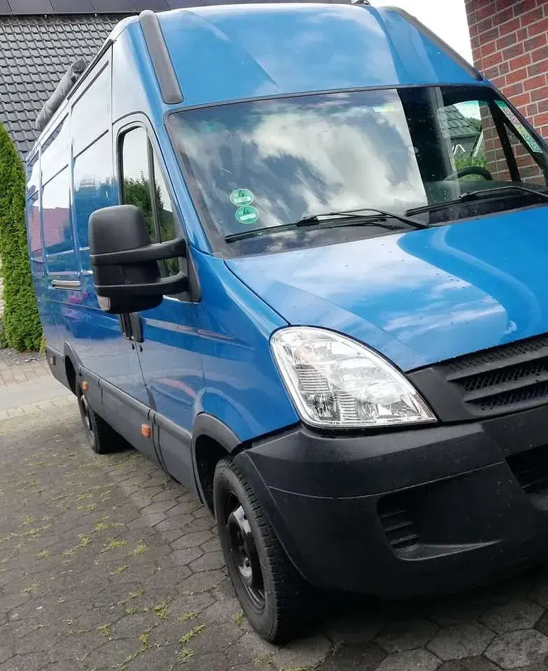 Second-hand Iveco Daily 116 CP (85 kW) 2008 Albastru Van
