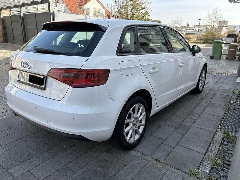 Gebraucht Audi A3 110 PS (80 kW) 2015 Weiß Kleinwagen