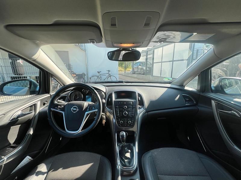 Brugt Opel Astra 140 HK (102 kW) 2012 Grå Sedan