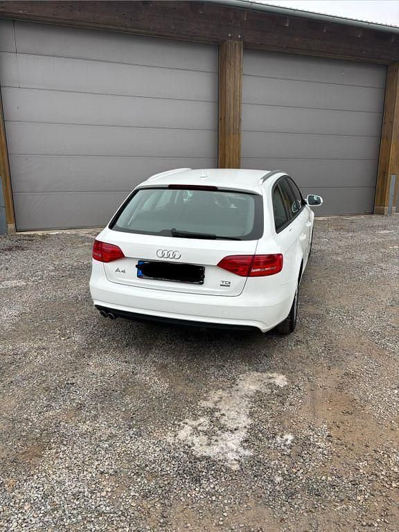 Gebraucht Audi A4 Attraction 136 PS (100 kW) 2014 Weiß Kombi