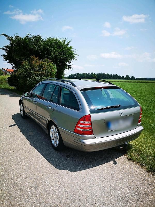 Gebraucht Mercedes C240 Elegance 170 PS (125 kW) 2005 Silber Kombi