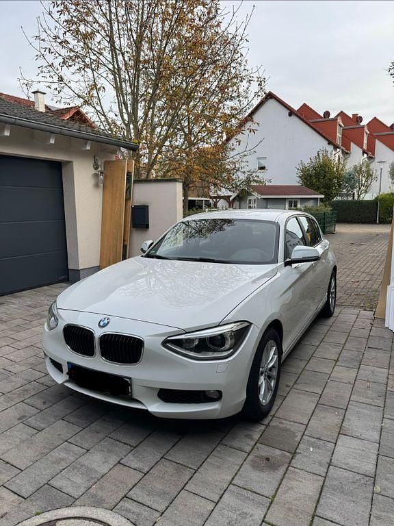 Weiß Gebraucht 2014 BMW 116 Advantage Kleinwagen | 7.590 € (Fairer Preis) - Bild 1/4